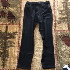 Gloria Vanderbilt black pants size 6.